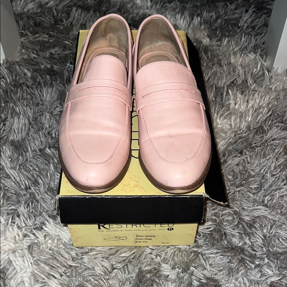 Restricted Women's Soft Pink Flats